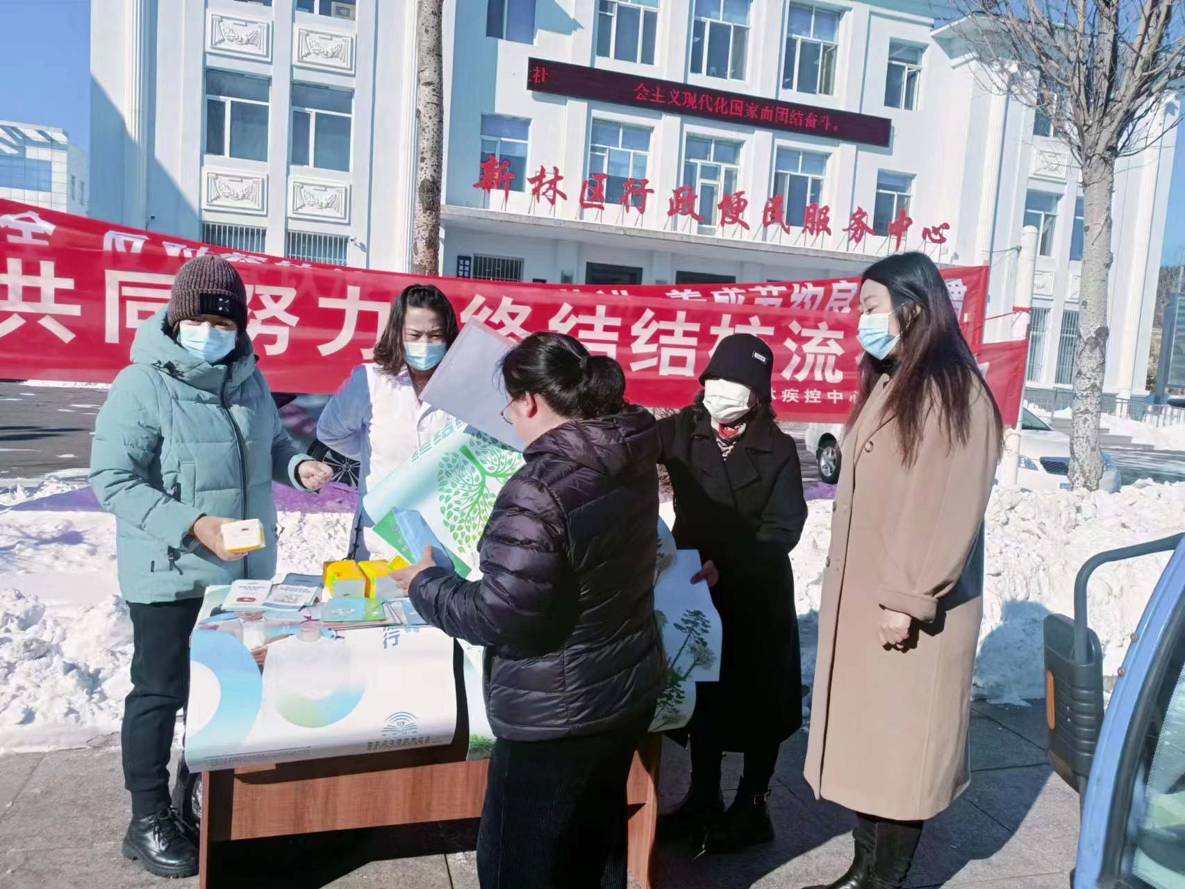 232793新林区宣传活动现场发放海报及宣传品