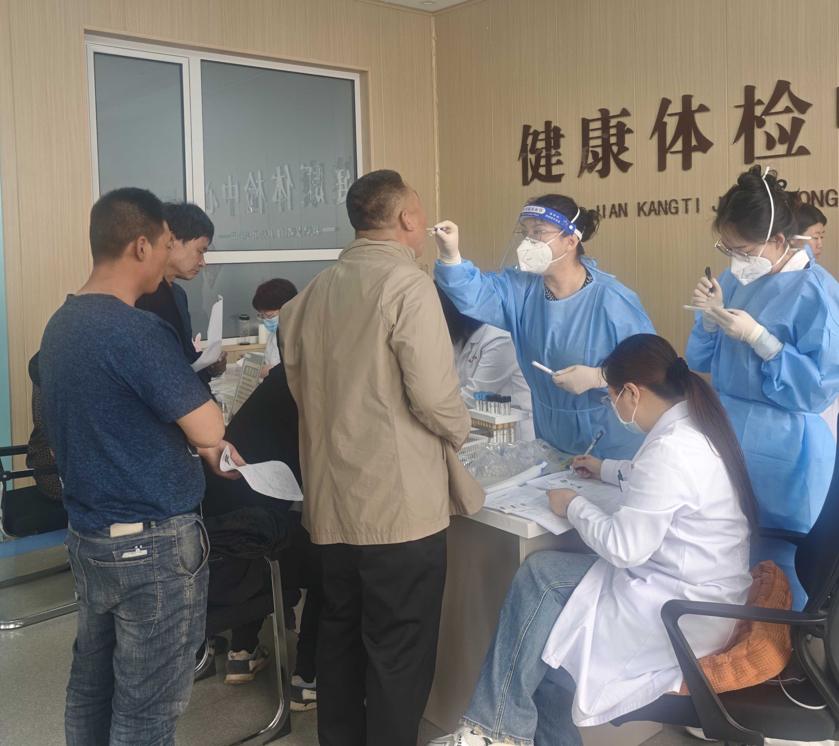 承德无结核矿企舌拭子采样.jpg